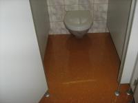 Beschichtung mit Farbchips Sanitäranlage, WC Anlage